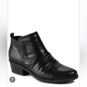 Baretraps Black Bootie Black Snakeskin Print Boot Size 7 1/2 GUC